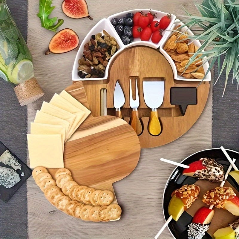 Ostebræt i træ med kniv og gaffel, ideelt til madlavning i hjemmet