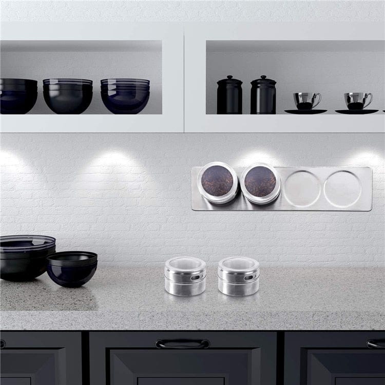 Opbevaringsglas i metal til krydderier og formalede fødevarer