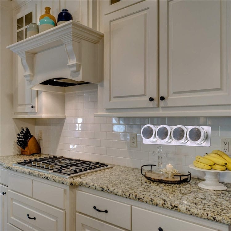 Opbevaringsglas i metal til krydderier og formalede fødevarer