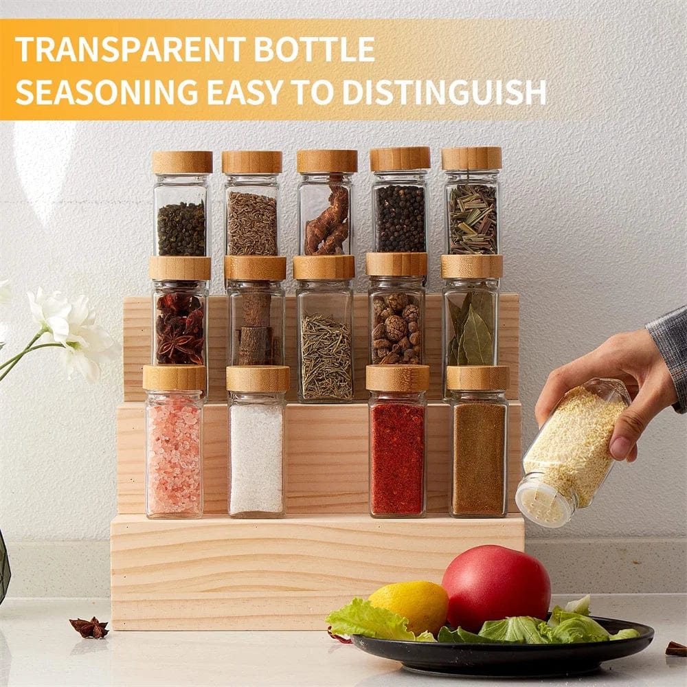 Leder du efter en praktisk og miljøvenlig måde at organisere dine krydderier på? Oplev vores sæt med krydderikrukker i glas og bambus.