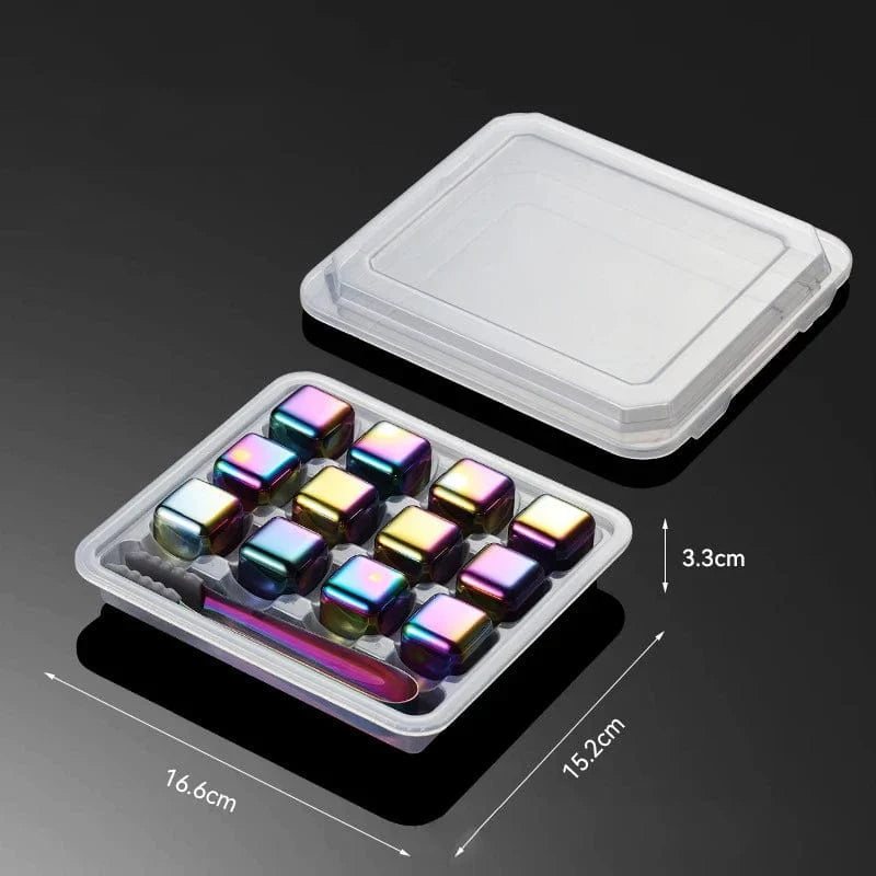 12 regnbuefarvede genanvendelige isterninger i rustfrit stål i form af spilleterninger