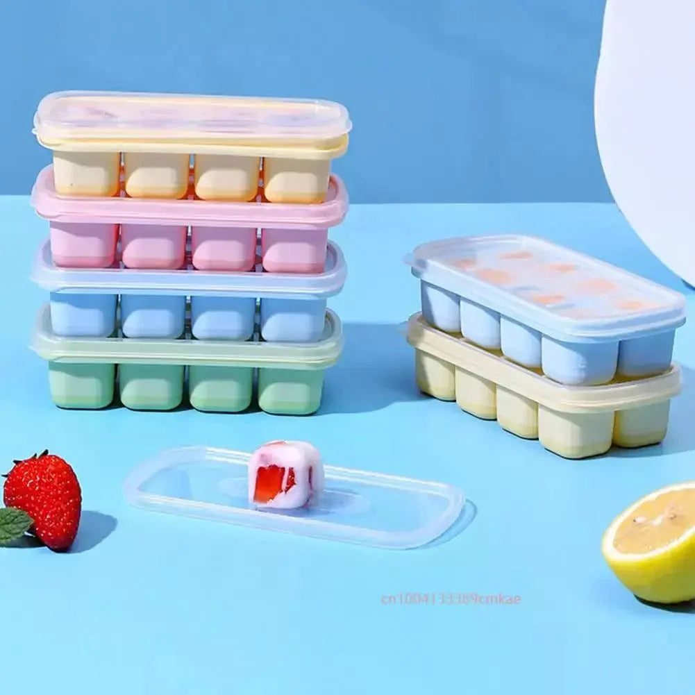 Silikone-isterningebakke med 8 rum og låg