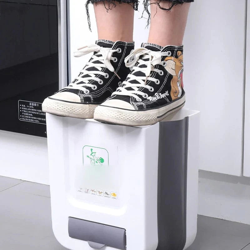 Sammenklappelig væghængt køkkenspand, praktisk og miljøvenlig opbevaring i skabet