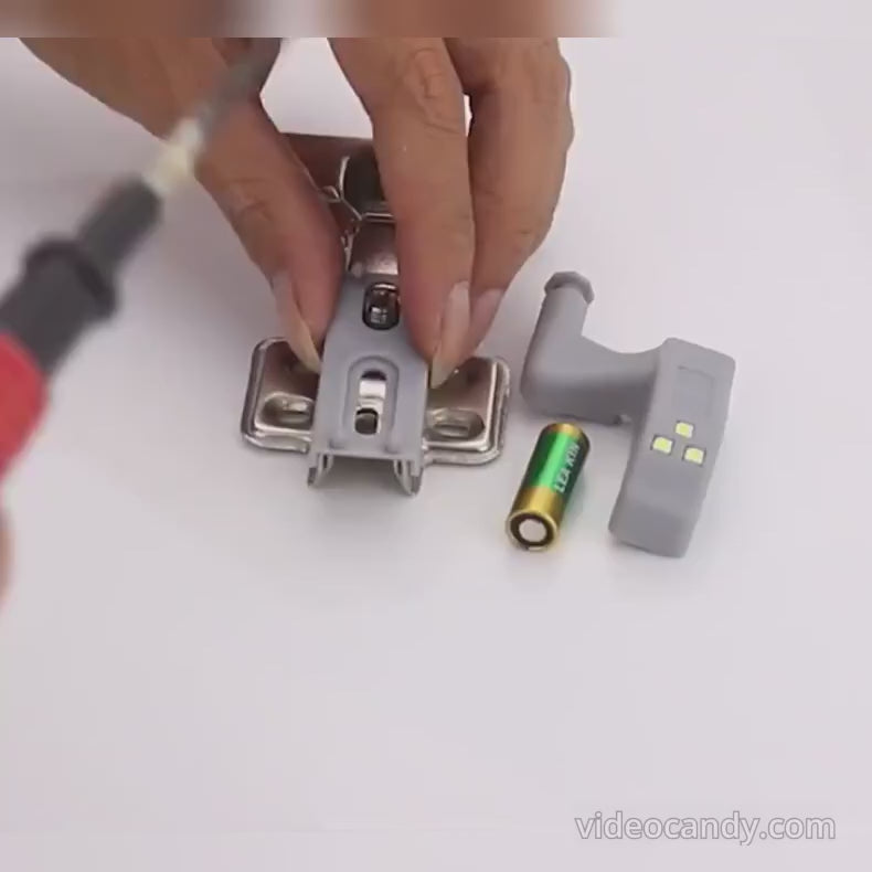 Universal LED-hængsellampe med sensor - intelligent belysning til køkkenskabe