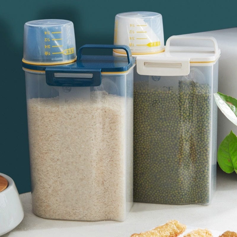 Opbevaringsbeholder til fødevarer med hældetud og gradueret måletud