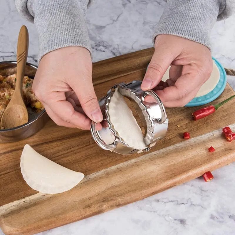 Sæt med ravioliforme og tilbehør